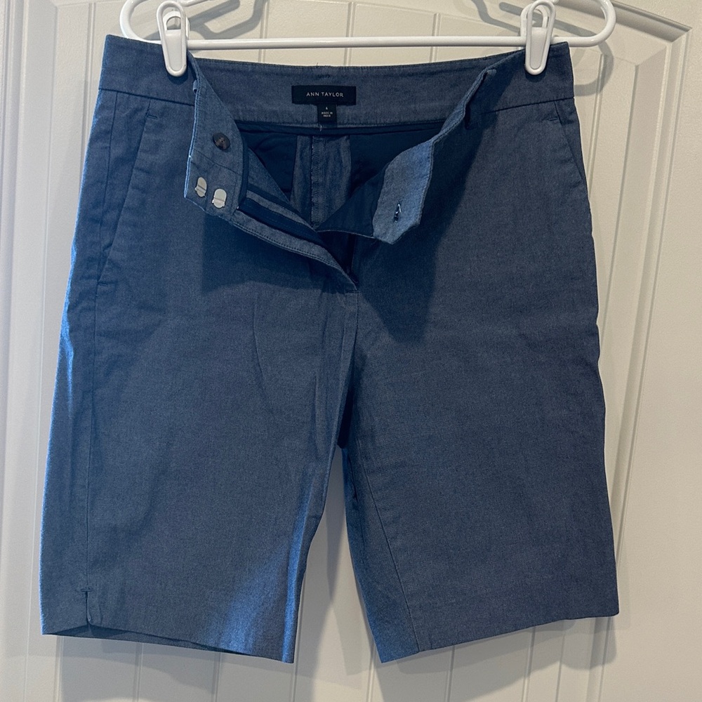 Ann Taylor Woman’s Flat Front Shorts in Blue